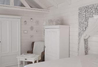   u  arna Romantik allows 18 year olds to book a room