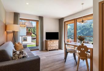 Vista Dolomites Apartment Harmony has Balcony rooms