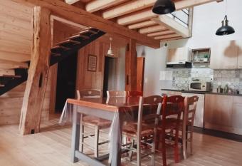 Charmant Gite 6 Places Secteur Jura has Balcony rooms