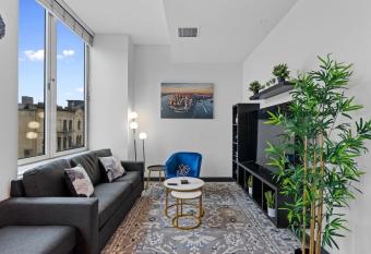 Journal Commons 335 Modern Luxury 1BR w view of Fiserv Forum has Balcony rooms