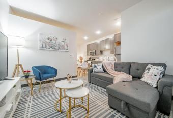 Journal Commons 427 MKEs Upperclass Panther Stad Fast WIFI Gym has Balcony rooms