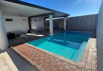 Casa con salon y alberca has Balcony rooms