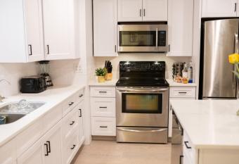 Charming Kelowna Haven with Hot Tub, Parking, Pet-Friendly Bliss has rooms with a private hot tub