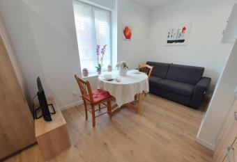 Studio coquelicot has Balcony rooms