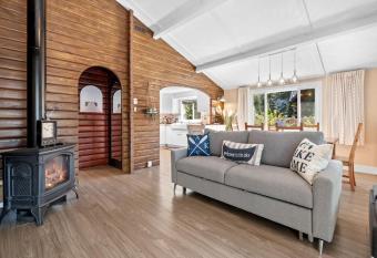 Lake Time Harrison has Balcony rooms