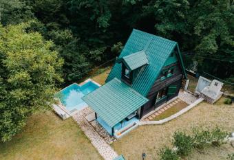 Koliba TAMAN allows 18 year olds to book a room