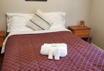 Relaxing Stay Near the Beach allows 18 year olds to book a room