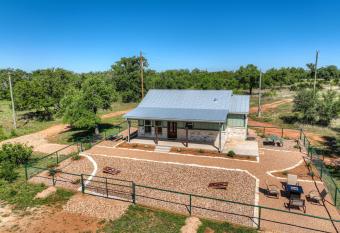 Heilung Haus with Sauna & Cowboy Pool - 20 Min to Fred has Balcony rooms