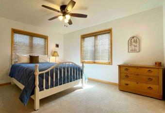 Rocky Mountain Retreat has Balcony rooms