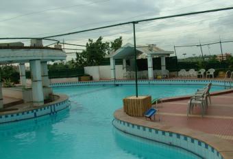 VIP S CLUB has Smoking rooms