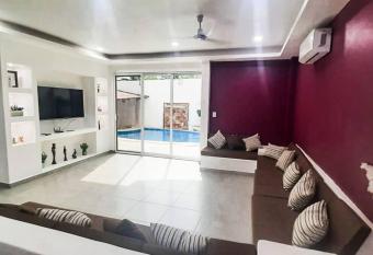 Villa De Santos Acapulco Playa Bonfil Alberca has rooms with a private hot tub