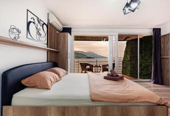 Pearl s allows 18 year olds to book a room