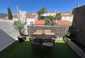 Appartement    300m de la plage has Balcony rooms