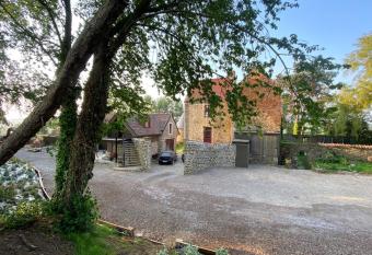 La forge de Godincthun allows 18 year olds to book a room