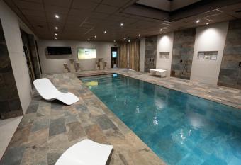 CARACALLA - Chambres d h  tes avec Piscine, Jaccuzi et Hammam has rooms with a private hot tub