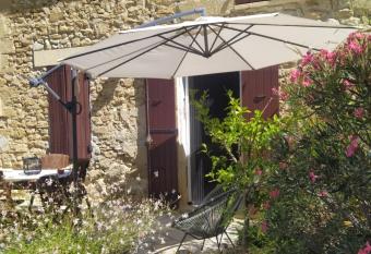 Mas du Vieux Moulin has Balcony rooms