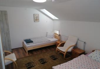 Mimi Vend  gh  z has Balcony rooms