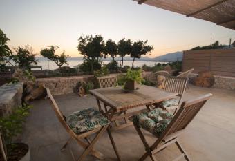 Wood&Stone Guesthouse has Balcony rooms