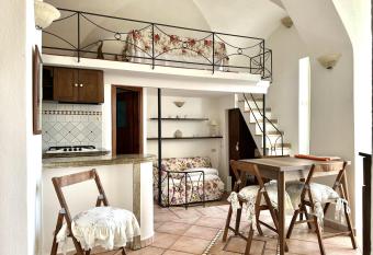 Holidaycasa Lavinia - Luxury Sperlonga Suite has Smoking rooms