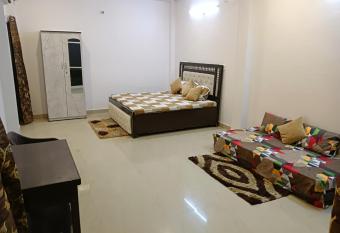 Kanha Kishori Guesthouse has Balcony rooms