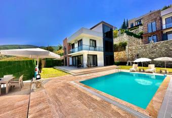 Vista Vills has Smoking rooms