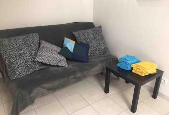 Les ruisseaux, studios avec terrasse et jardin allows 18 year olds to book a room