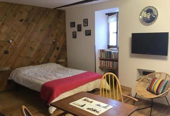 Chez Jules has Balcony rooms