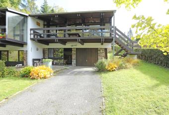 Le petit g  te has Balcony rooms