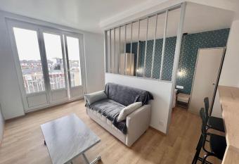 Appartement proche des pr  bendes has Balcony rooms