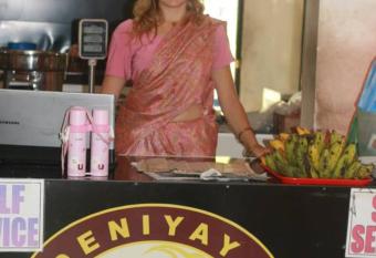 Deniyaya National backpackers hostel has Balcony rooms