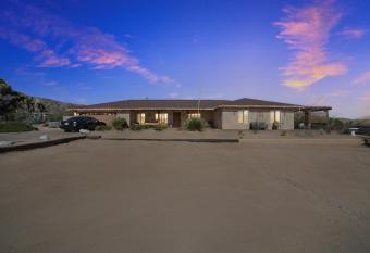 Countryside Spanish Hacienda with Spa, Horses, Views has rooms with a private hot tub