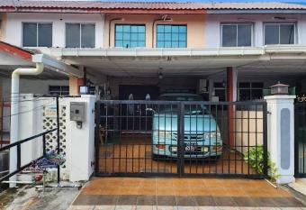 Andi Homestay has Balcony rooms