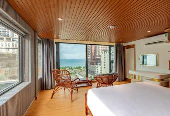 Taian Hotel & Apartment has rooms with a private hot tub