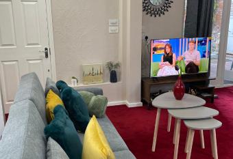 A Delightful and Luxury Flat in the Heart of KENT allows 18 year olds to book a room