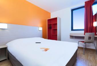Premiere Classe Bordeaux Ouest - M  rignac A  roport allows 18 year olds to book a room