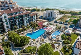Rose Gardens Apart Hotel has Balcony rooms
