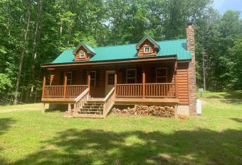 Monongahela Manse has Balcony rooms