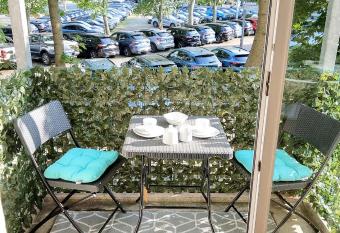 cosy Apartment L  btau allows 18 year olds to book a room