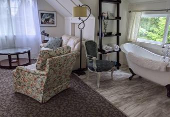 Spacious Private Suite with Separate Entrance allows 18 year olds to book a room