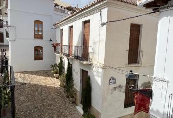 Alojamiento Casco Antiguo Salobe  a allows 18 year olds to book a room