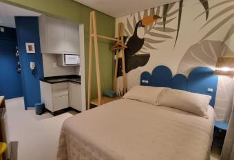 STUDIO BRASILIDADES allows 18 year olds to book a room