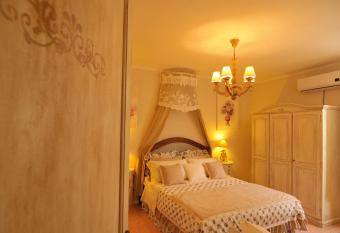 Vacanze Romantiche a Modica has Balcony rooms