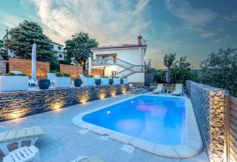 Apartment Second Mary has Balcony rooms