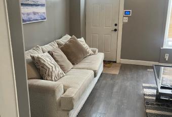 Baltimore homestay has Balcony rooms