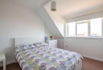 Fantastic sea views. One Bedroom flat near the sea allows 18 year olds to book a room