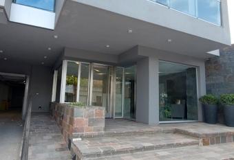 Excelente depto c  ntrico con cochera has Balcony rooms