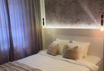 TOP-APARTMENTS has rooms with a private hot tub