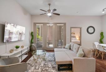 Grand Luxury Premium Vaulted Ceilings has Balcony rooms