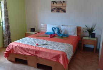 Lakaz orange has Balcony rooms