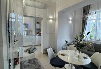 Salt INN Apartments No 2 - jacuzzi has rooms with a private hot tub